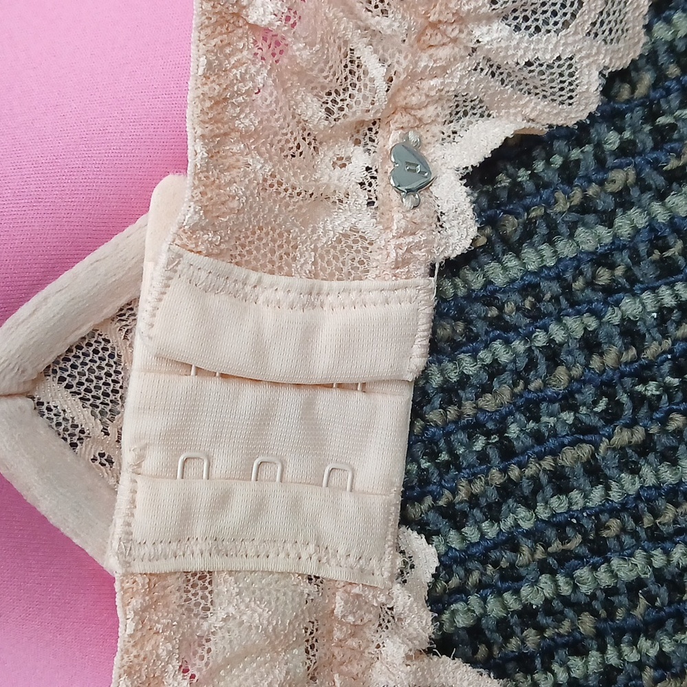 Pink Victoria’s Secret White Lace Halter Top Bra Bralette Small AA-C - Picture 5 of 7